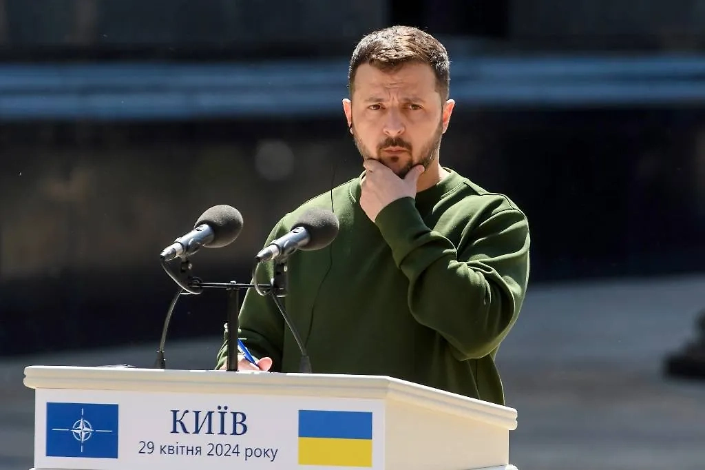 Владимир Зеленский. Обложка © Shutterstock / FOTODOM / paparazzza