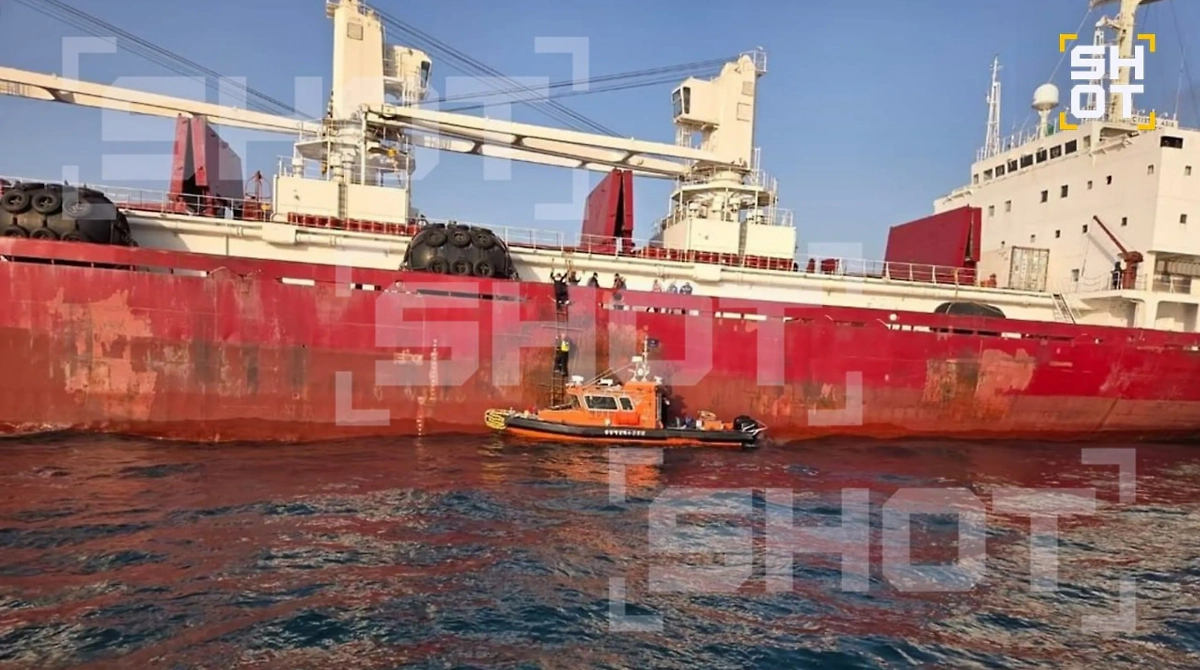 Шесть моряков пострадали при пожаре на судне в Южной Корее. Обложка © Telegram / SHOT