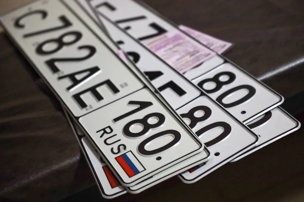 На госномере автомобиля много цифр — для нумерологов это раздолье. Фото © ТАСС / Иван Ноябрёв