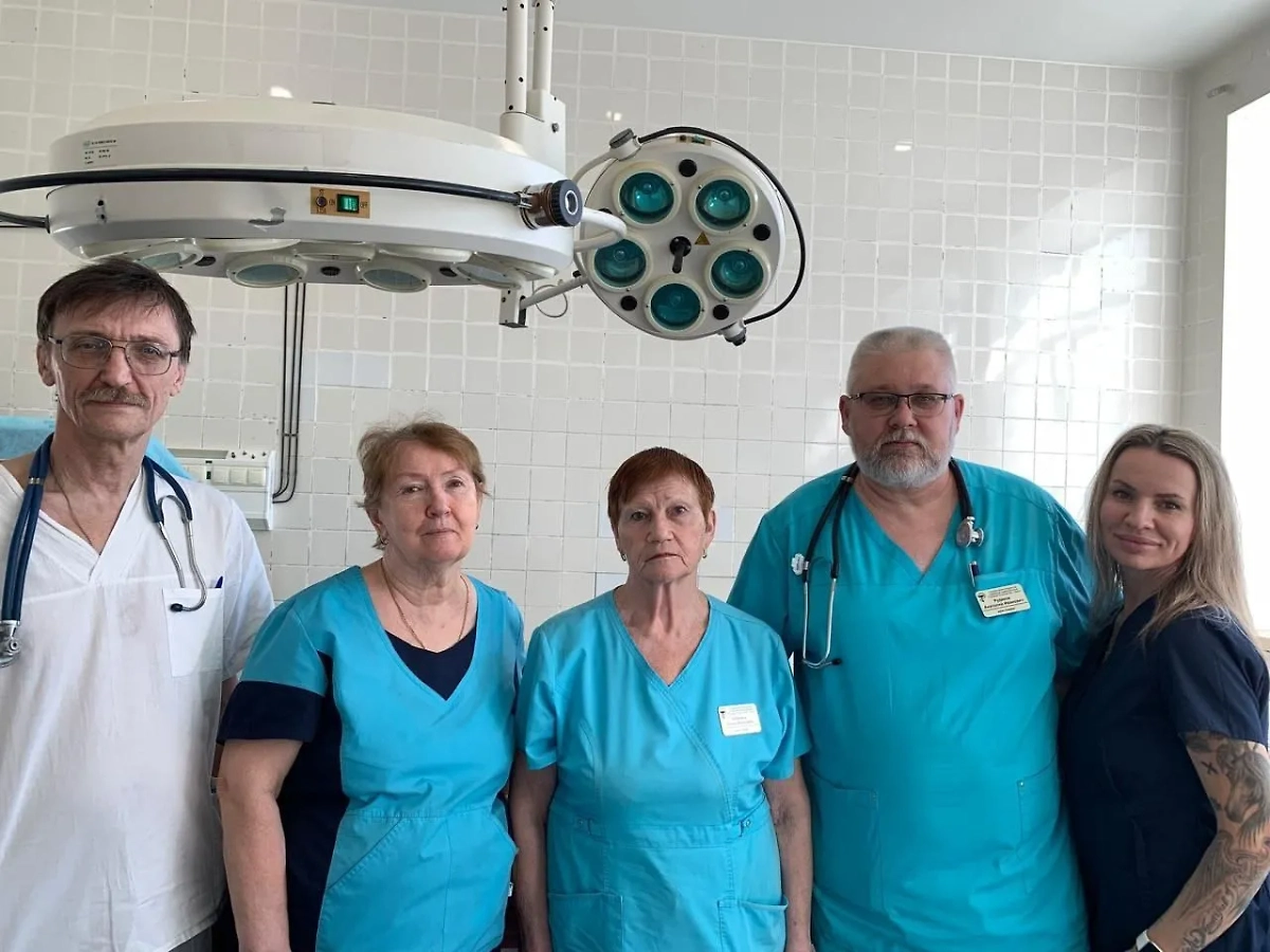 Команда врачей, которая избавила пациентку от недуга. Фото VK / Миасская Городская больница №2