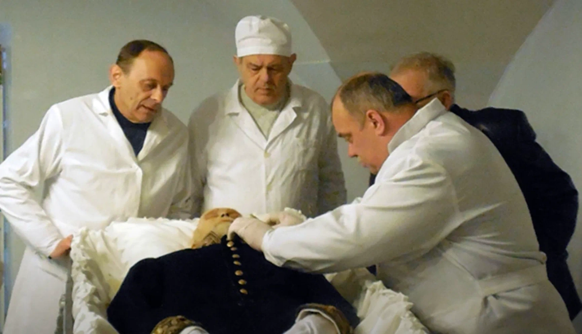 После смерти Церковь разрешила забальзамировать Пирогова. Фото © Youtube / История мира