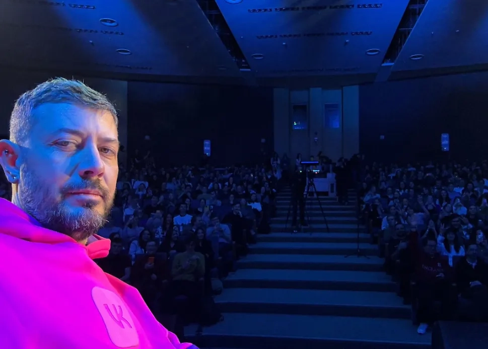 Артемий Лебедев. Обложка © VK / Артемий Лебедев