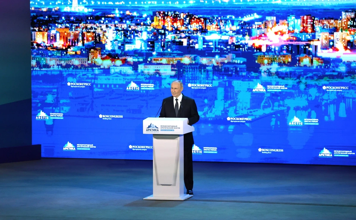 Путин выступает на Международном арктическом форуме. Обложка © Кremlin.ru