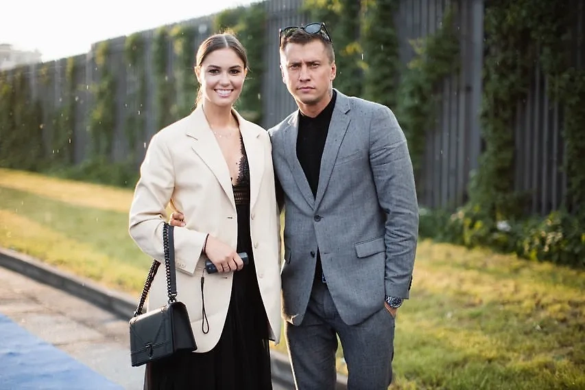 Агата Муцениеце и Павел Прилучный. Обложка © VK / Agata Muceniece