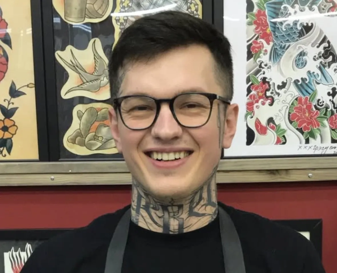 Александр Гомер и его татуировки — до и после начала СВО. Фото © Instagram (признан экстремистской организацией и запрещён на территории Российской Федерации)/ homer_tattooer