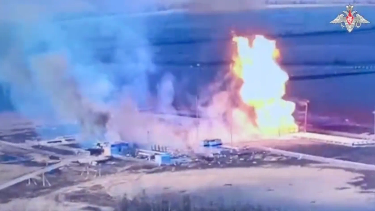 Пожар на ГИС «Суджа» после двойного удара ВСУ. Обложка © Telegram / Минобороны России