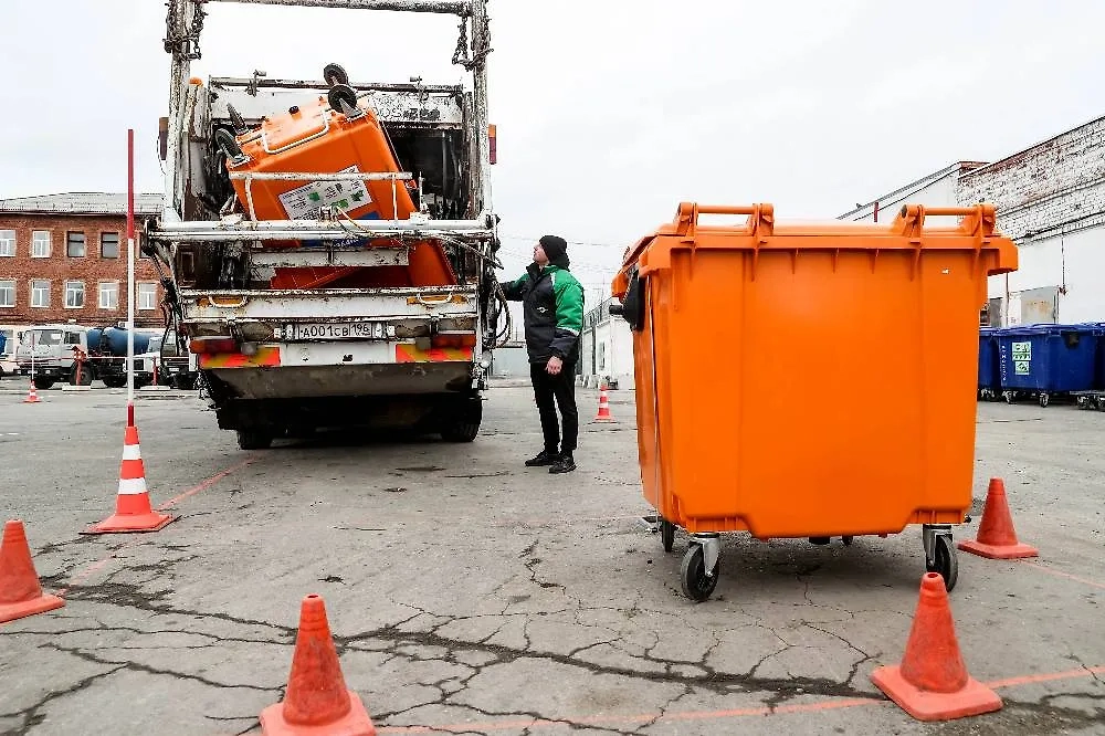С 1 апреля мусоровозы будут передвигаться более свободно. Фото © ТАСС / Донат Сорокин