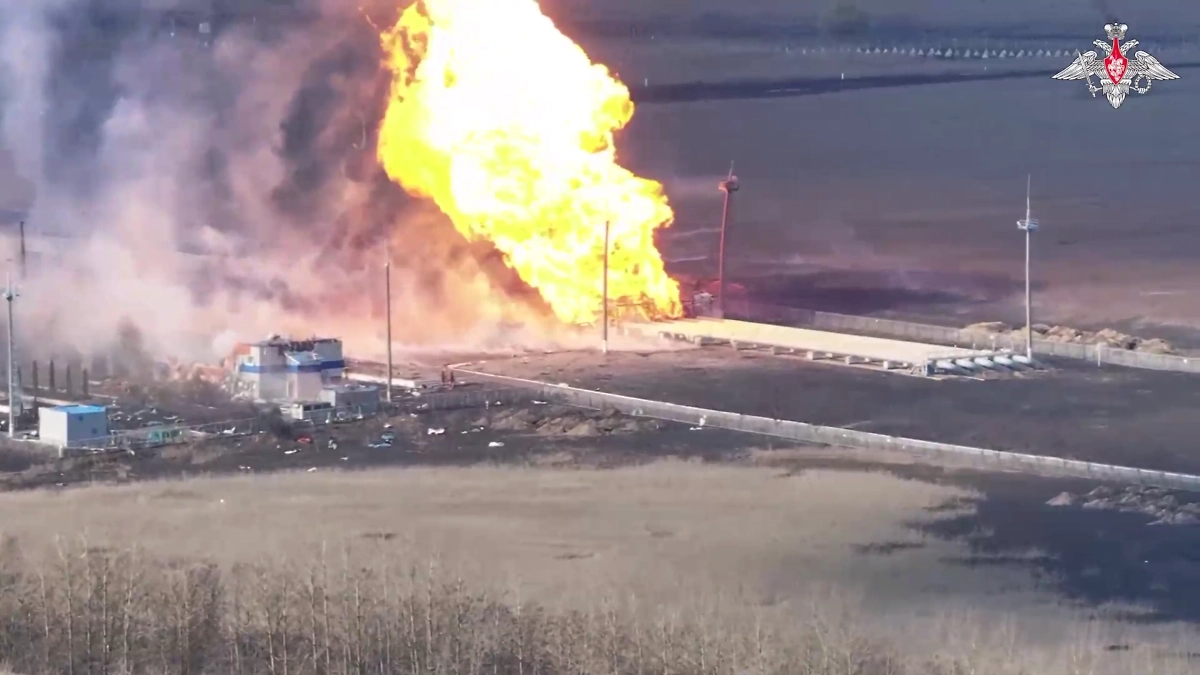 ГИС «Суджа» в огне. Обложка © Минобороны России