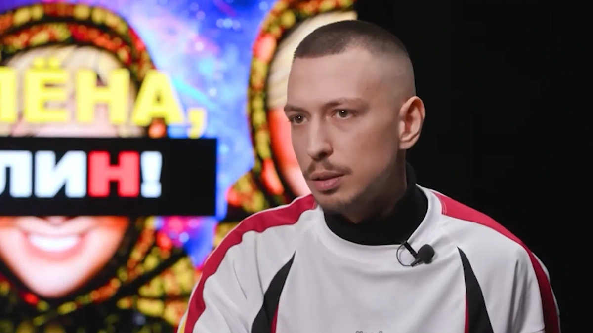 Сначала Артём был дипломатом, а потом прошёл инициации и стал вампиром. Фото © Youtube / Алёна, блин!