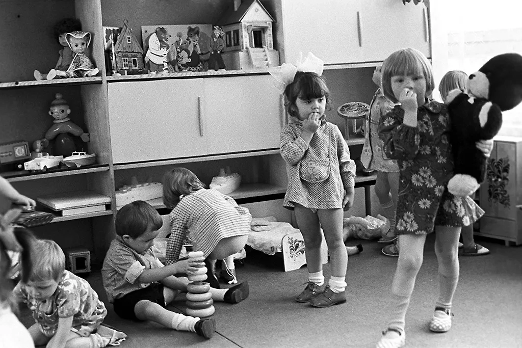 Игры советских детей: 10 уникальных исторических снимков. Фото © ТАСС / Александр Чумичев