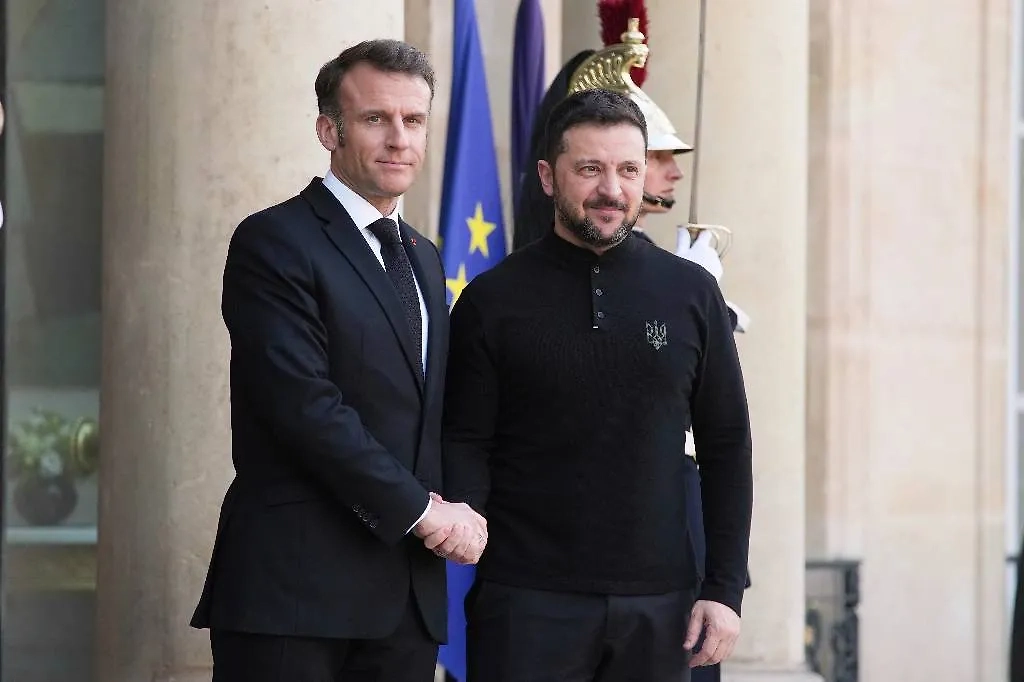 Макрон и Зеленский на встрече в Париже. Фото © ТАСС / AP / Thibault Camus