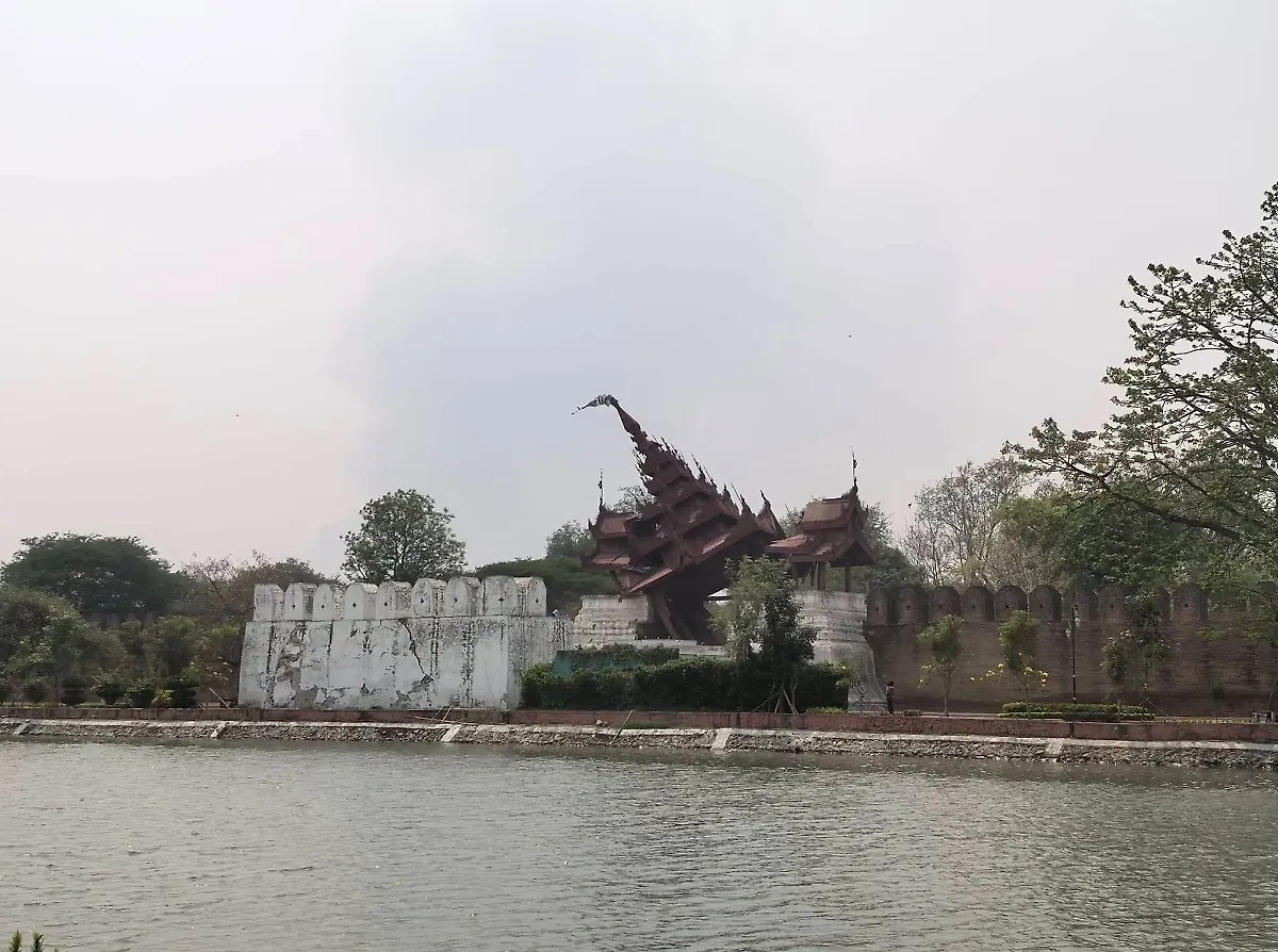 Разрушенный исторический дворец Мандалай в Мьянме. Фото © Myanmar Now