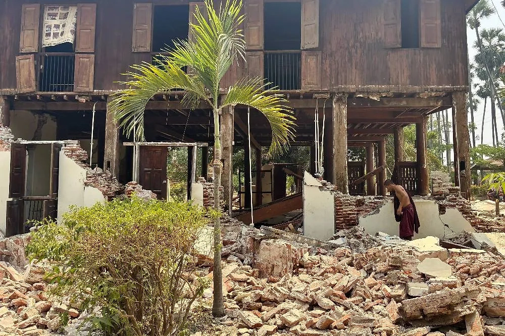 В Мьянме произошло два землетрясения магнитудой 7,7 и 6,4. Фото © ТАСС / АР / Aung Shine Oo