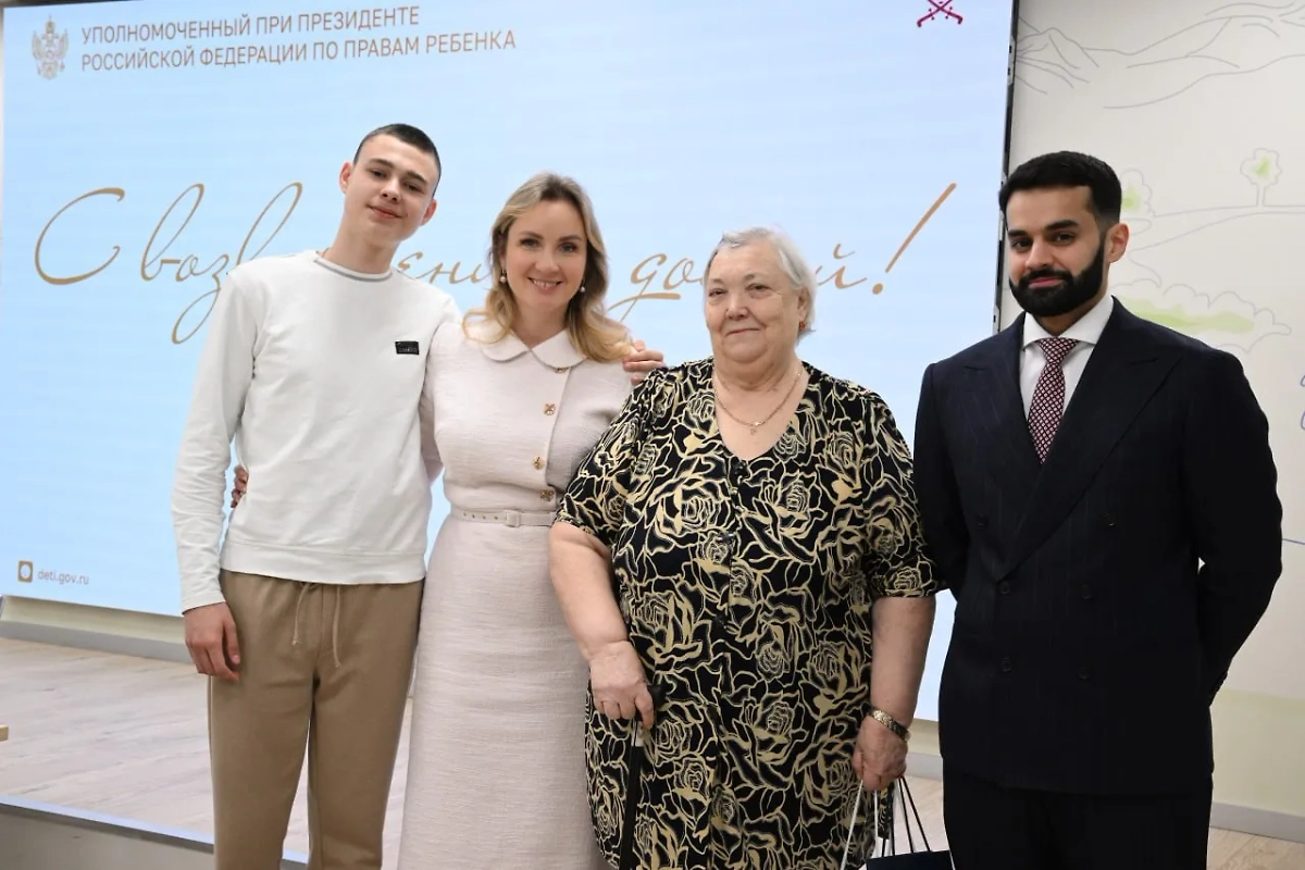 Руслан, Мария Львова-Белова и бабушка молодого человека. Обложка © Telegram / Мария Львова-Белова