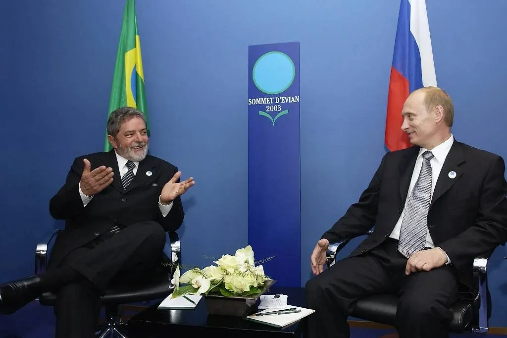 Президент РФ Владимир Путин (на снимке справа) встретился с президентом Бразилии Луисом Инасиу Лула да Силва (слева). Обложка © ТАСС / Алексей Панов