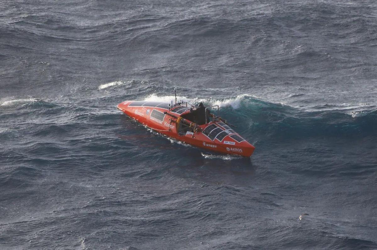 Лодка Фёдора Конюхова в Южном океане. Обложка © Сайт Фёдора Конюхова