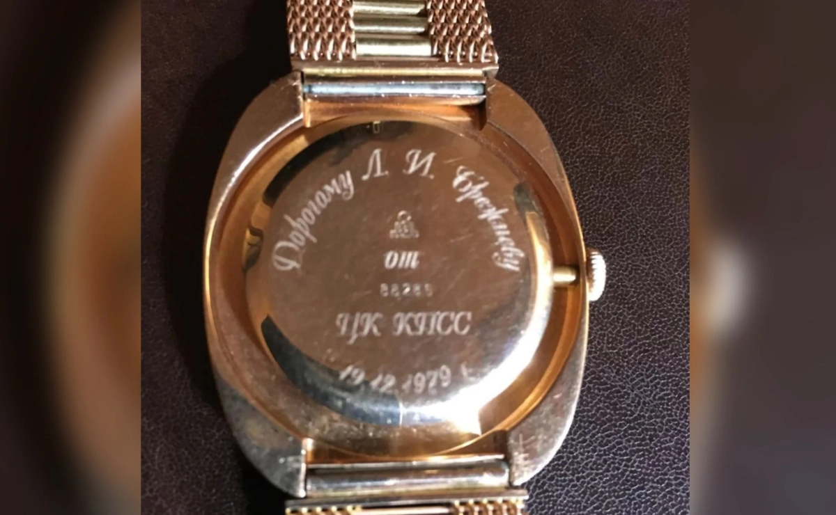 Часы, якобы принадлежавшие Леониду Брежневу. Фото © avito.ru