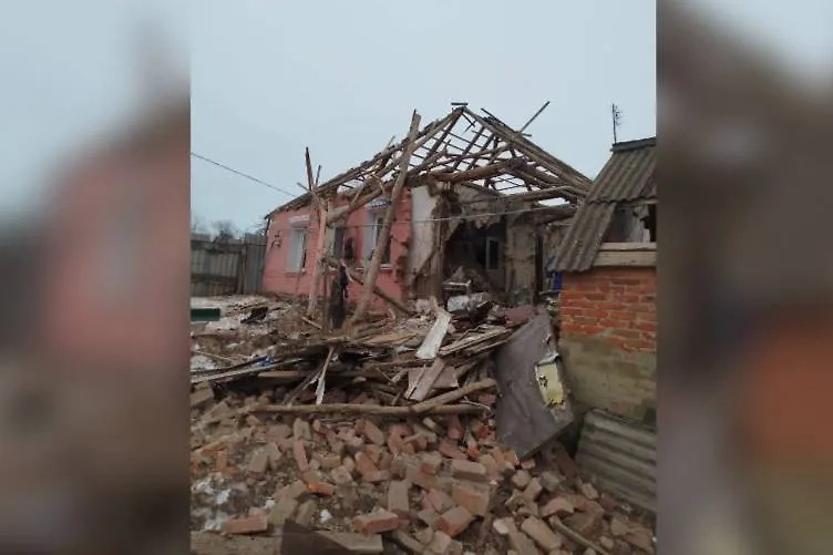 Разрушенный дом в Белгородской области. Обложка © Telegram / Настоящий Гладков