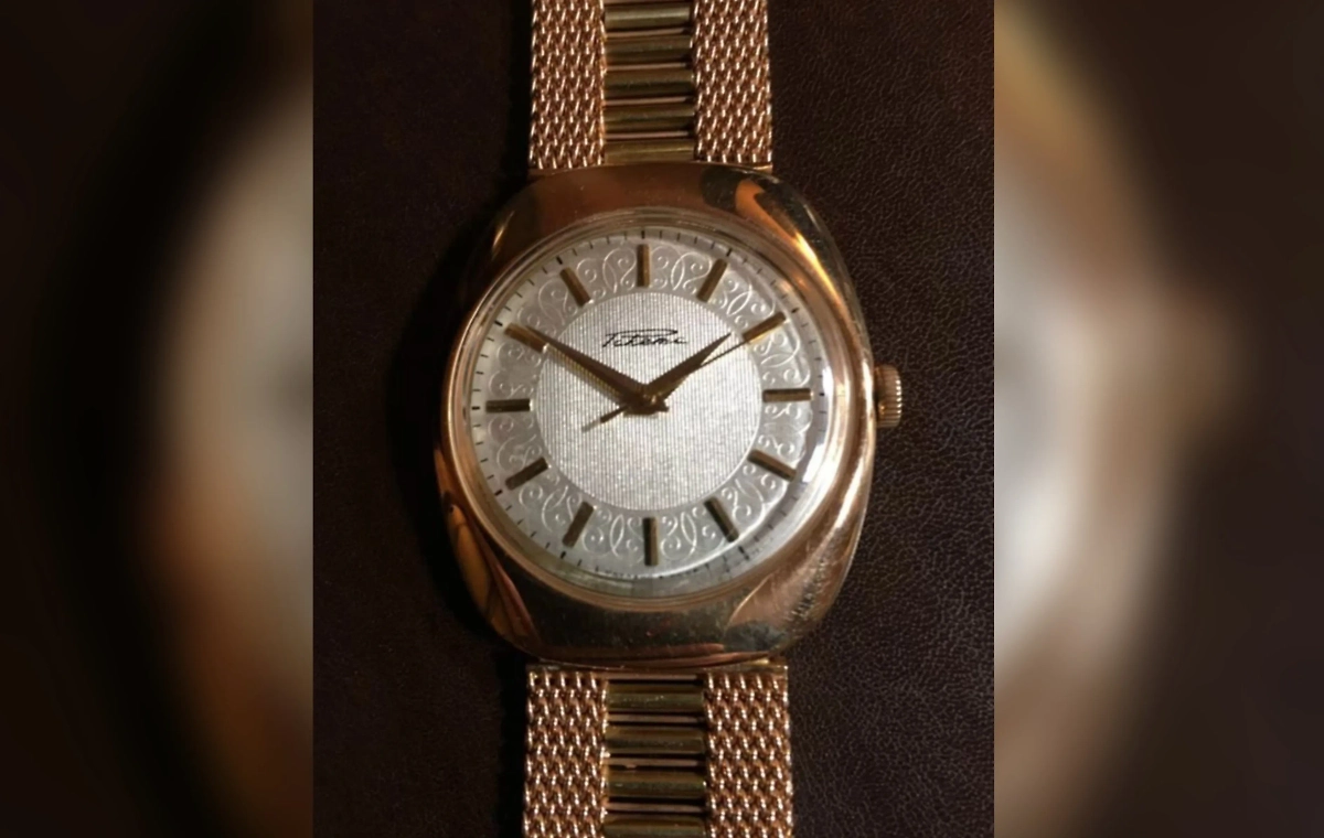 Часы, якобы принадлежавшие Леониду Брежневу. Фото © avito.ru