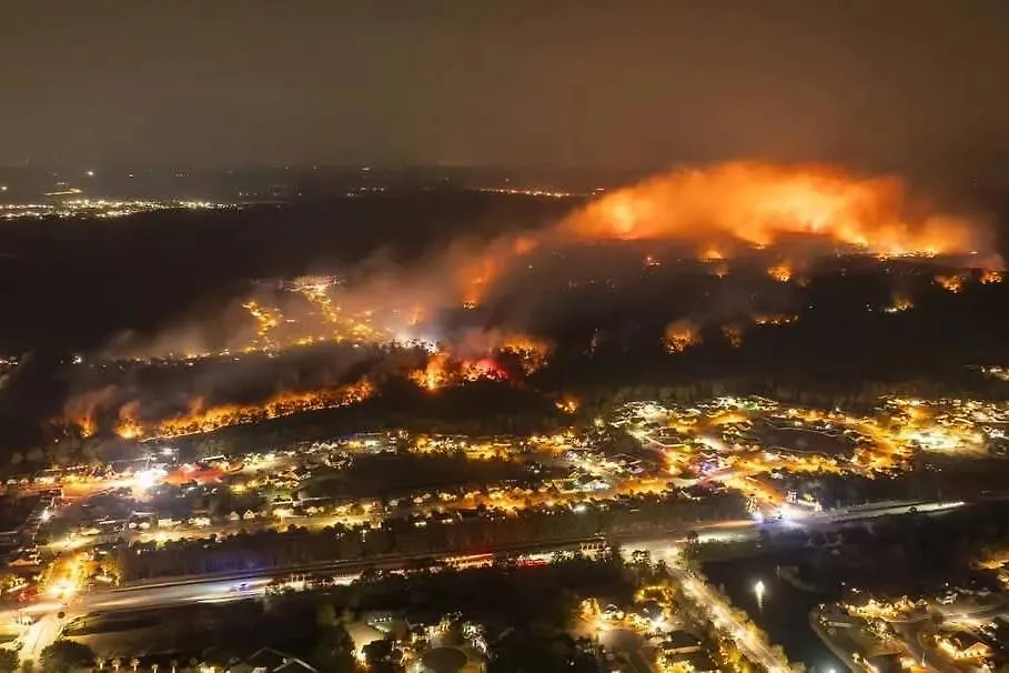 Пожар охватил 17 квадратных километров. Обложка © X / ShadowofEzra