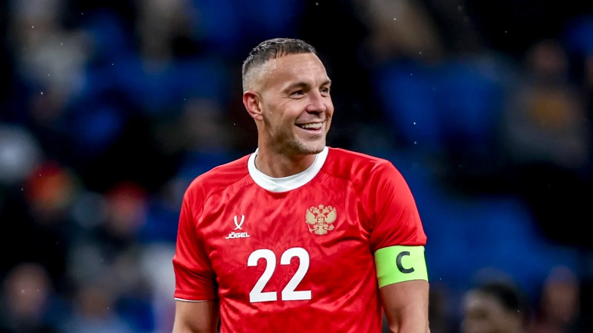 Артём Дзюба в футболке сборной России. Обложка © РФС / Михаил Шапаев