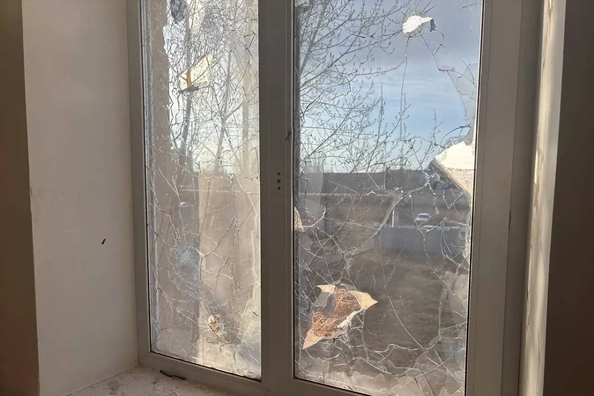 Повреждения после атаки дронов на Саратовскую область. Обложка © Telegram / Роман Бусаргин