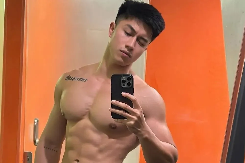 Юсуф Хендратно из Индонезии долго шёл к конкурсу «Мистер Вселенная»: он даже поработал в «Старбаксе». Фото © Instagram (признан экстремистской организацией и запрещён на территории Российской Федерации) / yusufhendratnoo