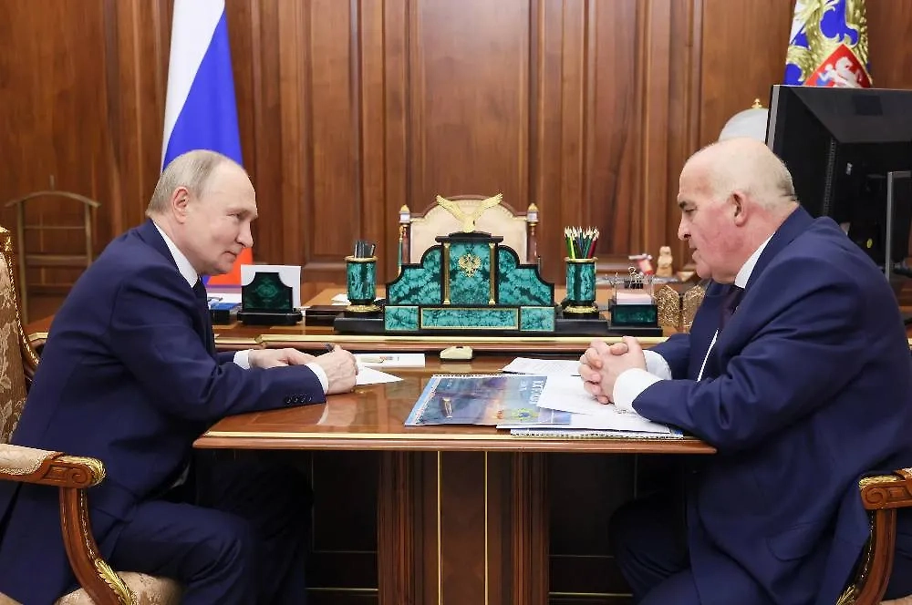 Рабочая встреча Путина с губернатором Костромской области Сергеем Ситниковым. Обложка © ТАСС / Михаил Метцель