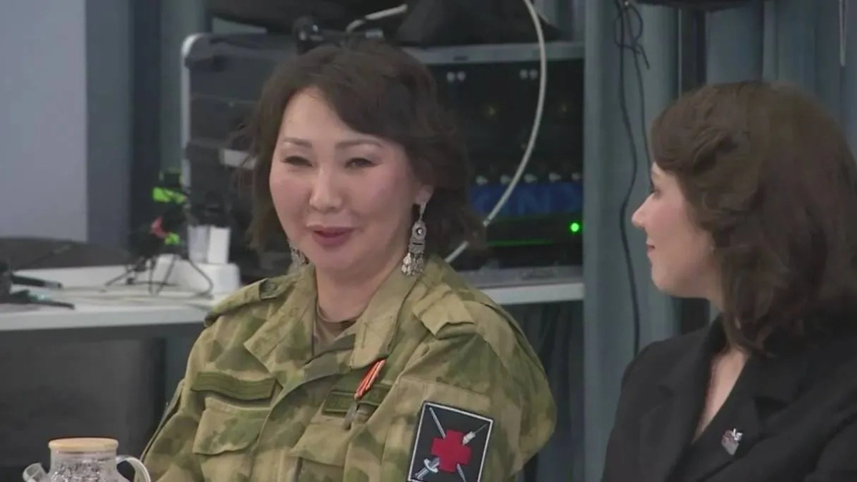 Зоя Степанова (слева) на встрече с Владимиром Путиным. Обложка © Telegram / aisen_nikolaev