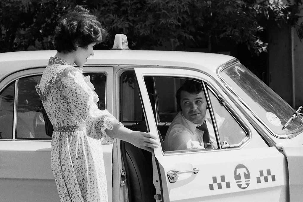 «Волга» с шашечками: как работало такси в эпоху СССР. Фото © ТАСС / Анатолий Семехин