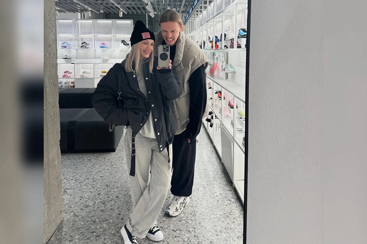 Футболист Матвей Сафонов с новой женой Мариной Кондратюк. Обложка © Instagram (признан экстремистской организацией и запрещён на территории Российской Федерации) / kondraaa