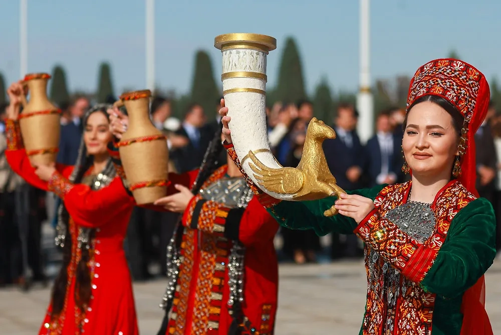 Навруз — древний персидский праздник наступления весны. Обложка © ТАСС / Владимир Смирнов