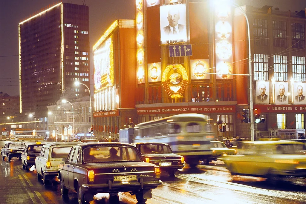 Легальные и нелегальные доходы советских таксистов: полная инструкция. Фото © ТАСС / Василий Егоров, Валентин Мастюков