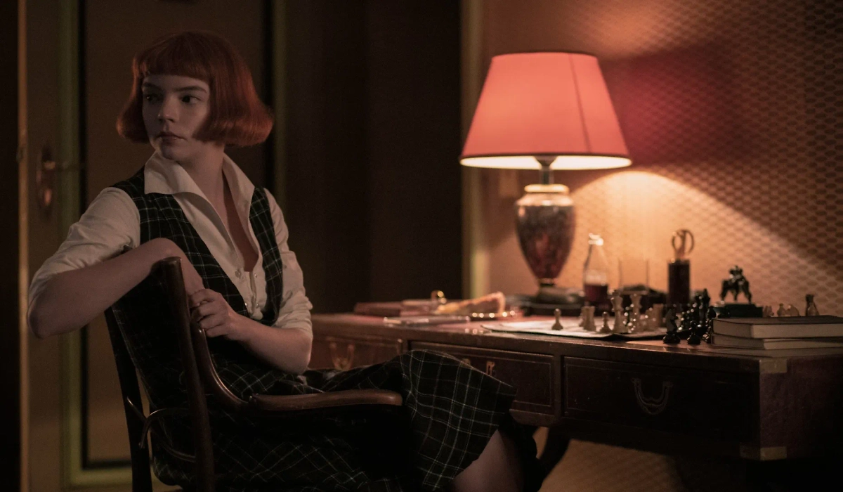 Кадр из сериала «Ход королевы», режиссёр Скотт Френк, сценарист Аллан Скотт / Kinopoisk