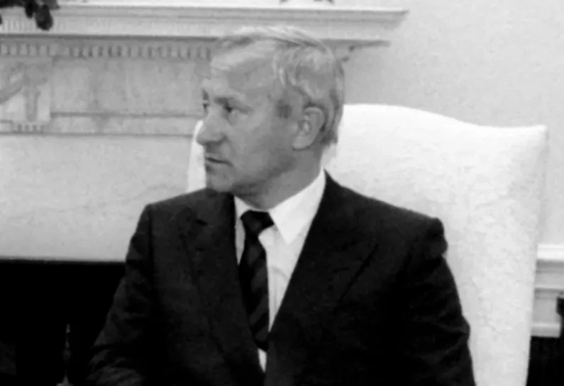 Олег Гордиевский на встрече с Рональдом Рейганом в Овальном кабинете. Обложка © Wikipedia / Mary Anne Fackelman