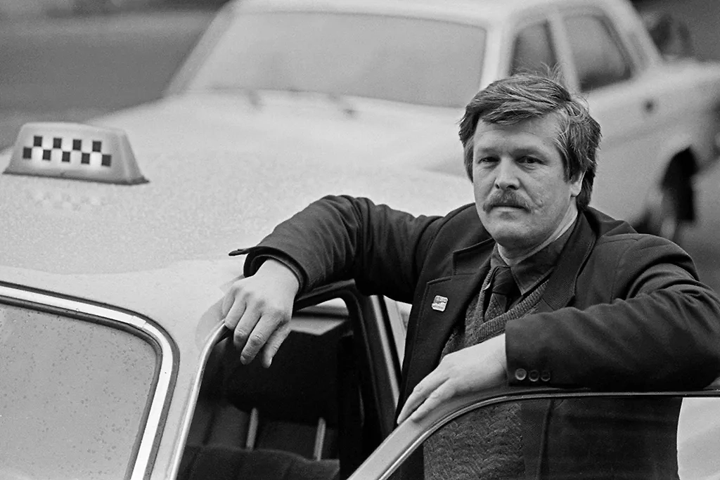 Шашечки и зелёный огонек: тайны советского такси раскрыты ко Дню таксиста. Фото © ТАСС / Сергей Смольский 