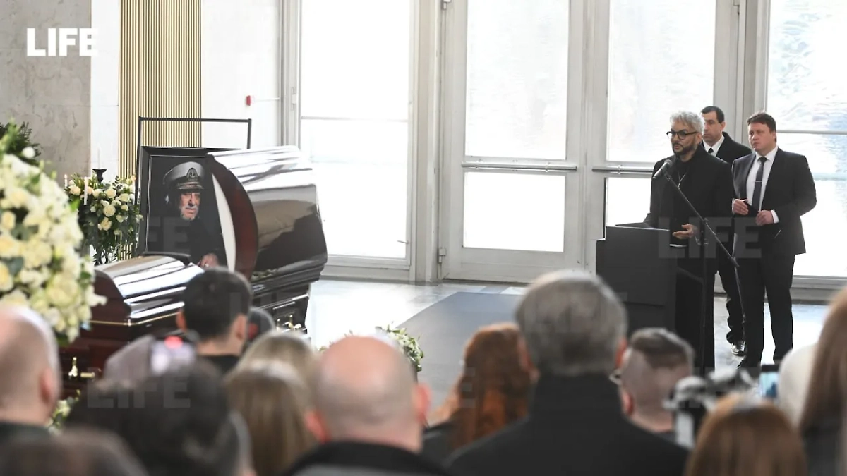 Филипп Киркоров произнёс трогательную речь. Фото © Life.ru