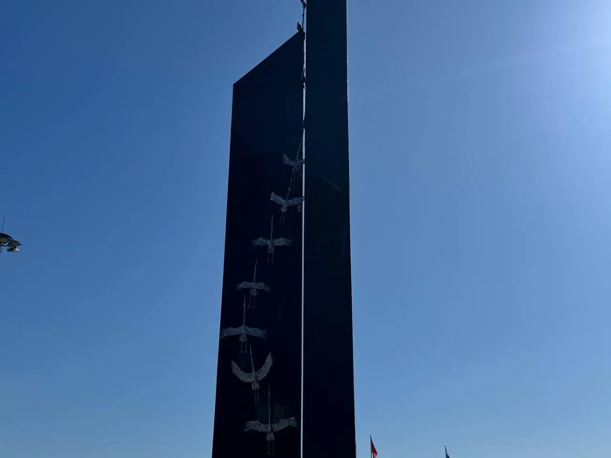 Мемориал в память погибших в теракте. Фото © Life.ru