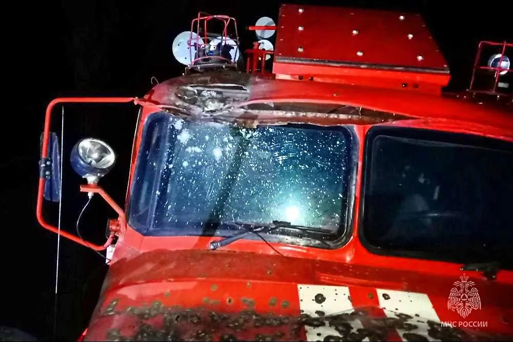 Повреждённая автоцистерна. Обложка © МЧС России