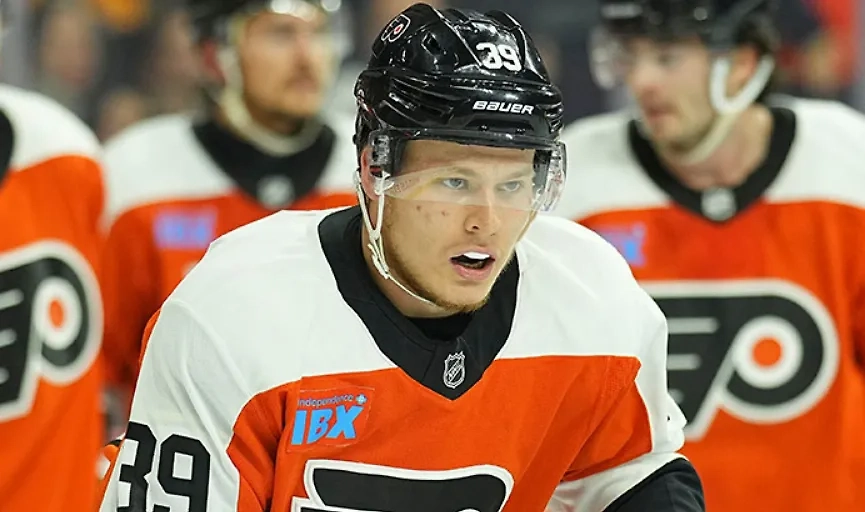 Нападающий «Филадельфии» Матвей Мичков. Обложка © nhl