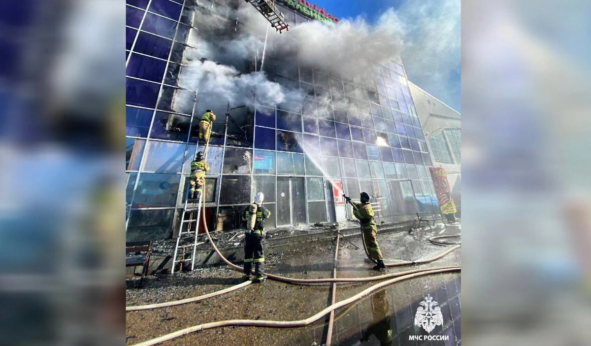 Пожар в ТЦ в Башкортостане. Фото © Telegram / МЧС РФ
