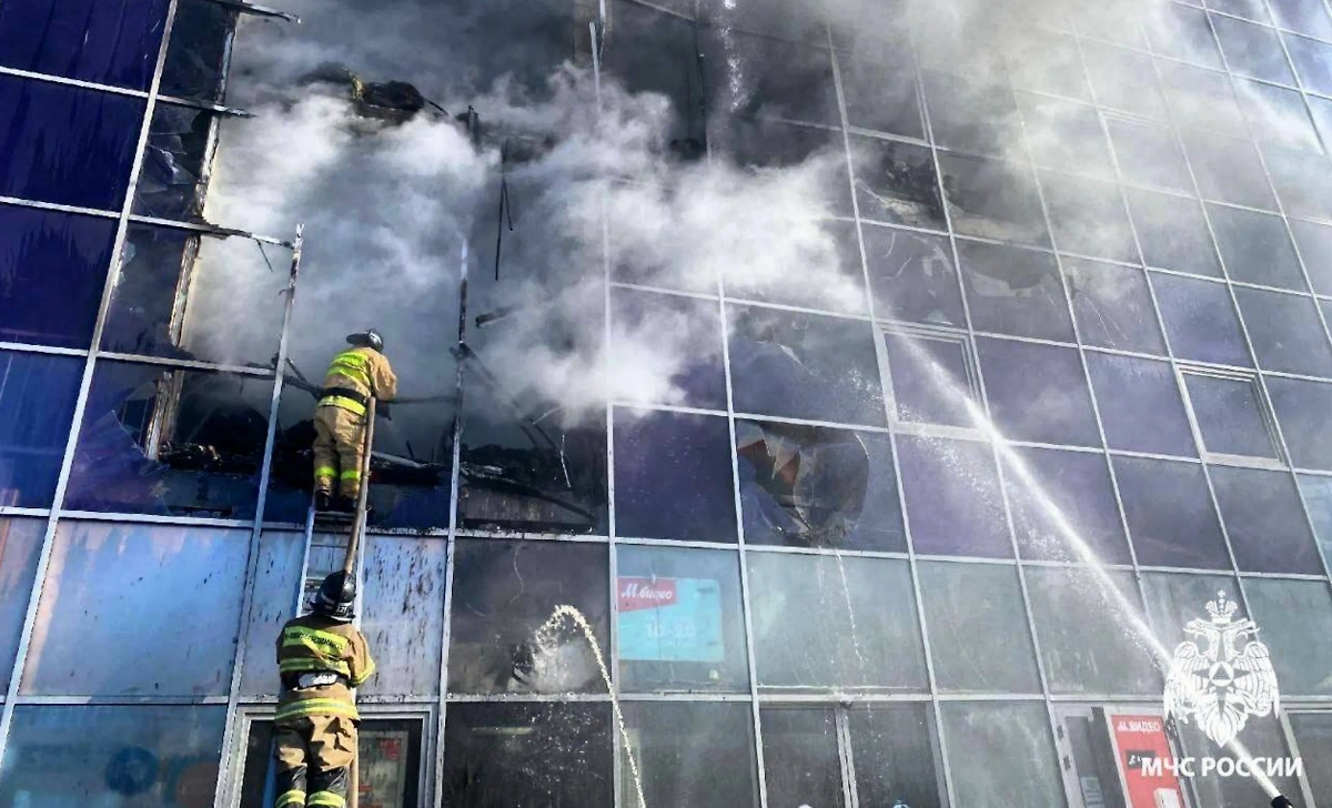 Пожар в ТЦ в Башкортостане. Фото © Telegram / МЧС РФ