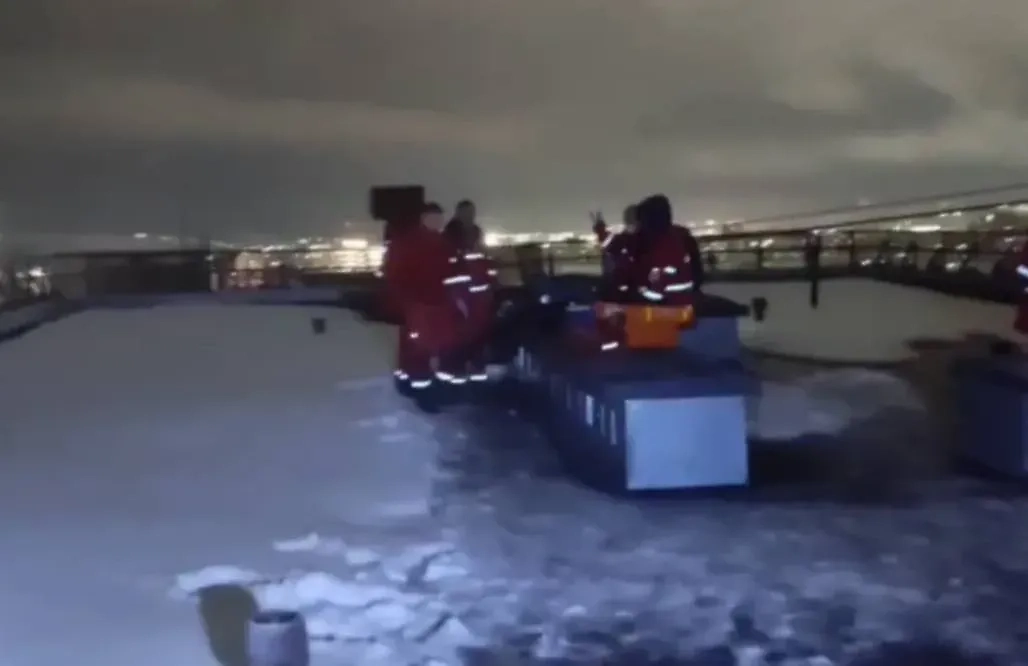 Крыша в Мурманске, с которой стрелял злоумышленник. Обложка © Telegram / СУ СК России по Мурманской области