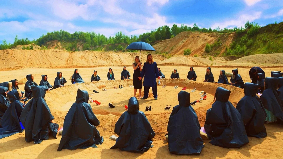 Лучшие сериалы 2025 с высоким рейтингом, русские и зарубежные. Обложка © Кадр из фильма «Казачок», режиссёр Игорь Зайцев, сценаристы Леонид Моргунов, Саид Давдиев, Сергей Светлаков и др. / Kinopoisk