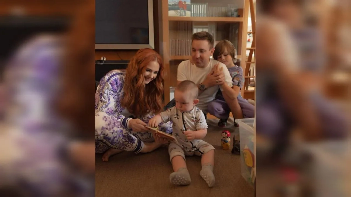 Лена Катина и её семья. Обложка © Instagram (признан экстремистской организацией и запрещён на территории Российской Федерации) / spiridonov_fm