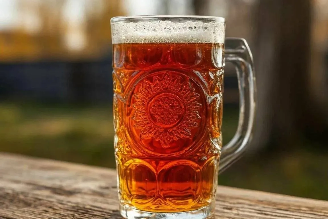 Мёд и пиво в Тридевятом царстве пить нельзя — там сухой закон. Фото © Шедеврум