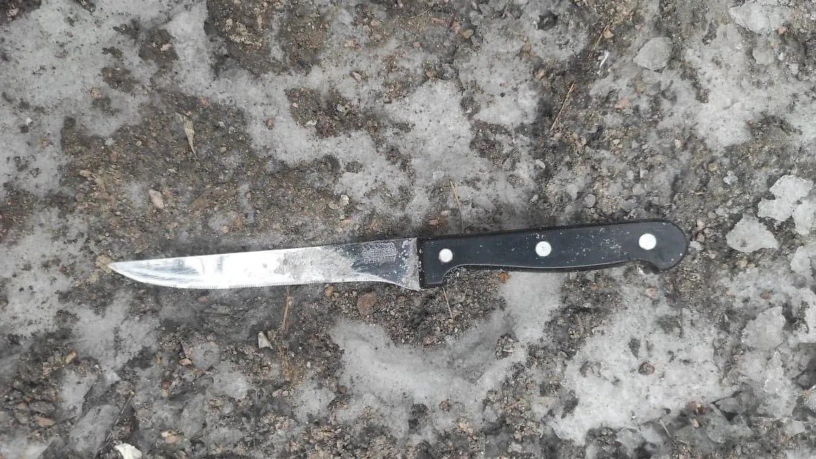 Нож, с которым 17-летний подросток напал на сверстника. Фото © Telegram / СУ СК РФ по Республике Бурятия