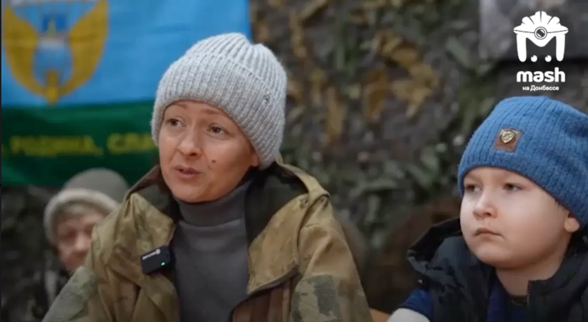 Марина Прохорова с сыном. Обложка © Telegram / Mash на Донбассе