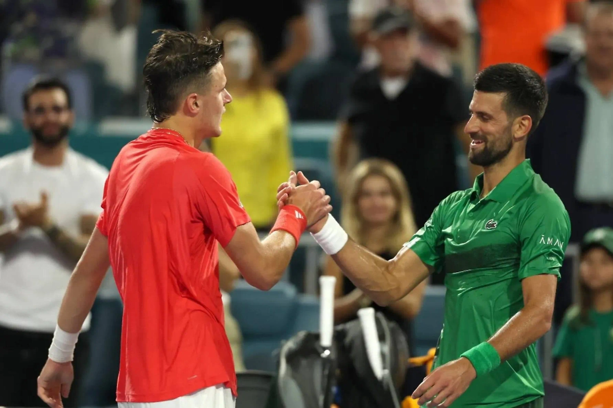 Якуб Меншик и Новак Джокович. Обложка © X / Tennis World Italia