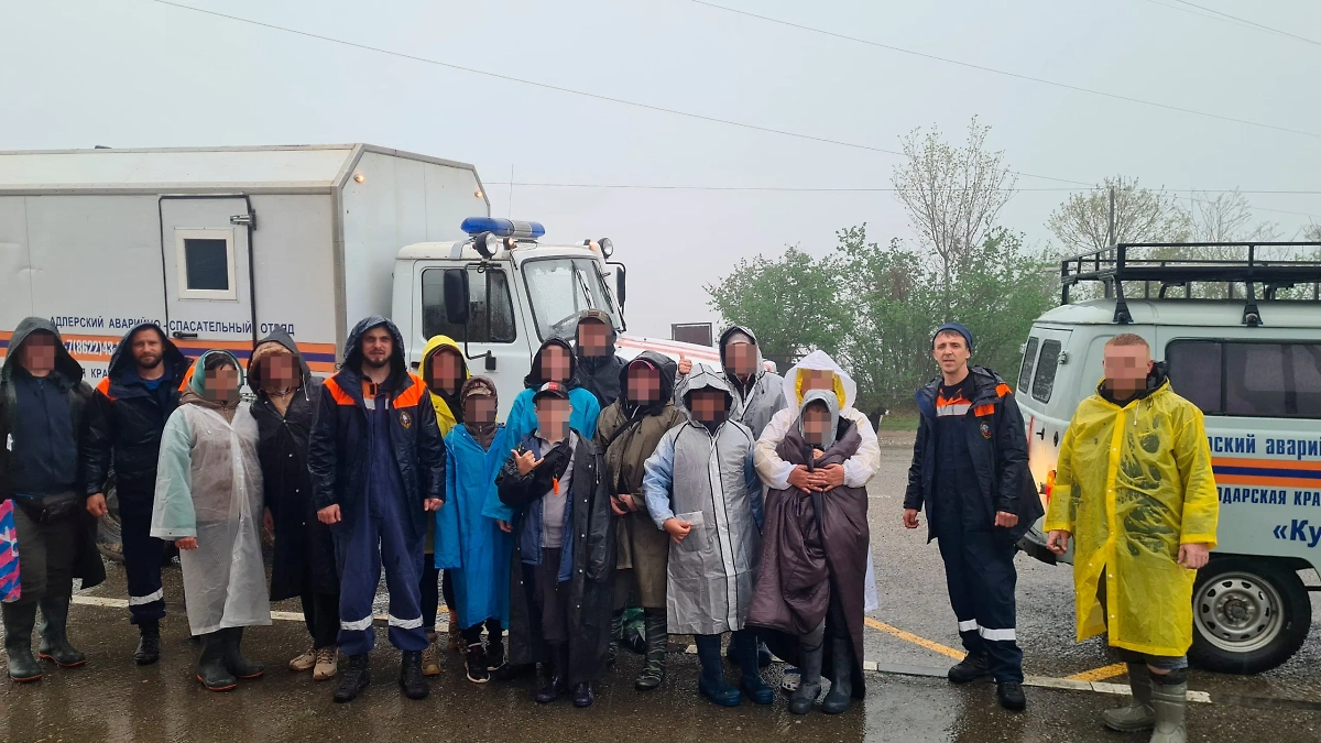 Эвакуированная тургруппа в Сочи. Фото © Telegram / Кубань-СПАС